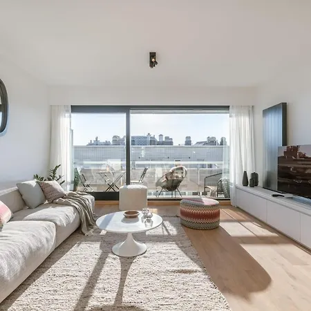 Stunning And Modern With Sunny Balcony 아파트 *