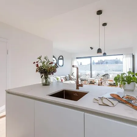 Stunning And Modern With Sunny Balcony