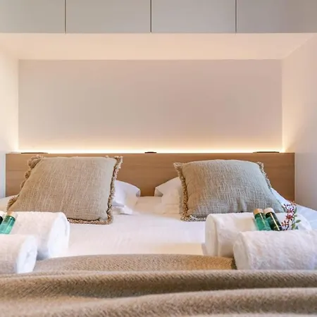 Daire Stunning And Modern With Sunny Balcony