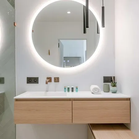 Stunning And Modern With Sunny Balcony Daire