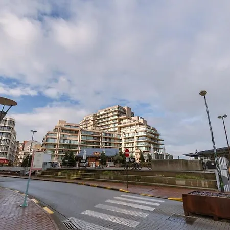 Stunning And Modern With Sunny Balcony *
