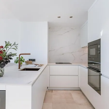 Stunning And Modern With Sunny Balcony Daire *