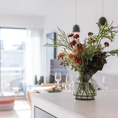 아파트 Stunning And Modern With Sunny Balcony