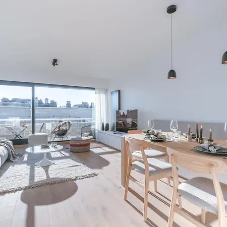 Stunning And Modern With Sunny Balcony 아파트