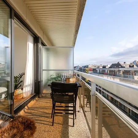Stunning And Modern With Sunny Balcony 아파트