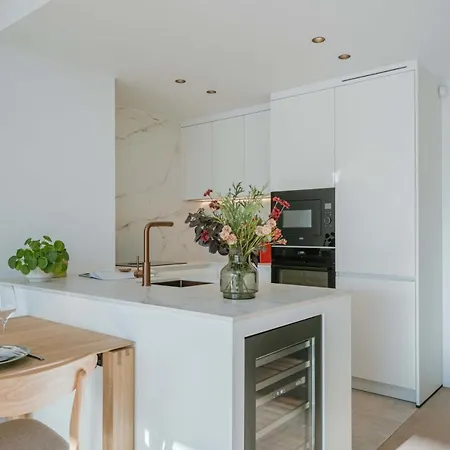 아파트 Stunning And Modern With Sunny Balcony 크노케-하이스트
