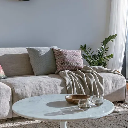 Stunning And Modern With Sunny Balcony Daire